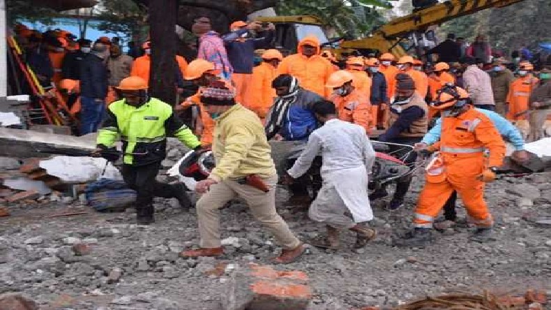 Muradnagar shamshan Ghat: अंतिम संस्कार में शामिल हुए लोगों पर श्मशान घाट का गिरा लेंटर, 25 की मौत रेस्क्यू कार्य जारी