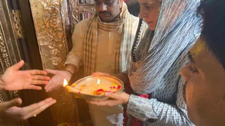 Priyanka Gandhi Reached Thakur Banke Bihari Mandir