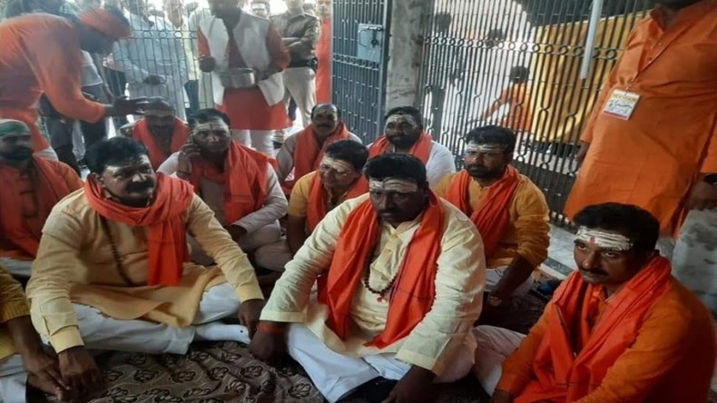 Azam Khan at Shiv Temple