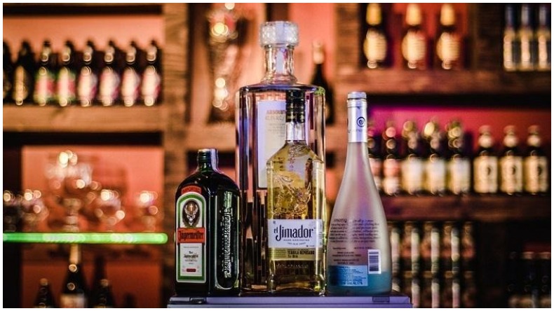 Liqour shops opened in Delhi