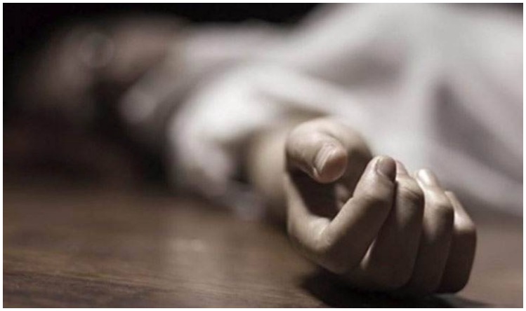 Suicide: पति ने पत्नी समेत 3 बच्चों को पहले मारा, फिर कर ली खुदकुशी