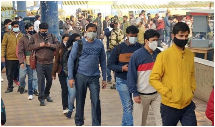 Delhi Yellow Alert: दिल्ली मेट्रो में लागू हुई नई गाइडलाइंस, यात्रियों को एंट्री के लिए करना पड़ा घंटों इंतजार