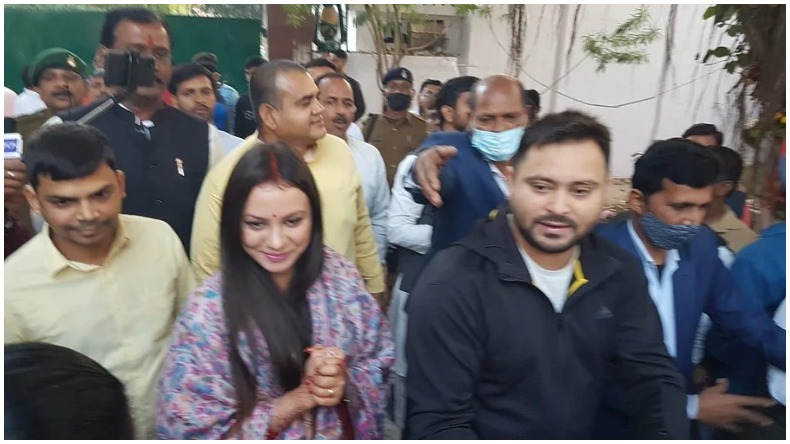 Tejasvi Yadav Wedding: साधू मामा से चल रहे विवाद के बीच, लोगों से मिलने पहुंचे तेजस्वी-राजश्री