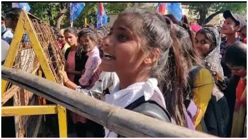 Jhaabua girl Viral Video: झाबुआ की लड़की का वीडियो वायरल, बोली-कलेक्टर बना दो, सभी मांगे पूरी कर देंगे