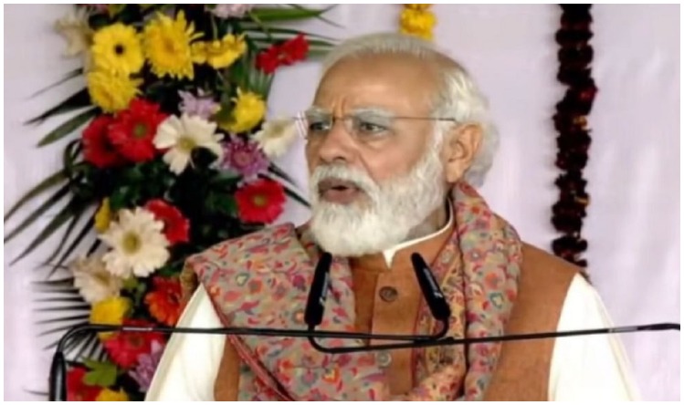 PM Modi in Meerut: पीएम बोले- ‘अवैध कब्जे’ का टूर्नामेंट खेलने वालों के साथ योगी सरकार अब जेल-जेल खेल रही है