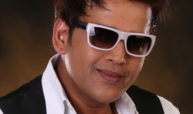 Bhojpuri Cinema : कभी पाई-पाई के मोहताज थे Ravi Kishan, घर-घर अखबार बेचने के लिए हुए मजबूर, जानें फर्श से अर्स तक का कारवां 