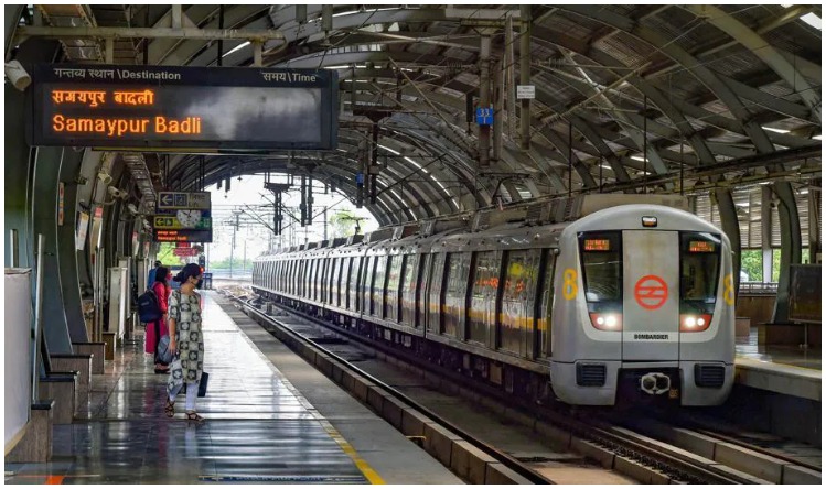 Delhi metro new guideline: राजधानी में वीकेंड कर्फ्यू के लिए दिल्ली मेट्रो की गाइडलाइन जारी