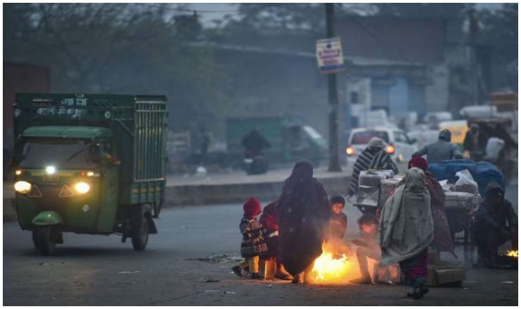 Delhi Weather: दिल्ली में हो सकती है हल्की बारिश, पहाड़ी इलाकों पर बर्फबारी का अलर्ट