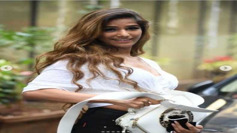 Poonam Pandey support of Therapist : पति से अलग होने के बाद सदमे में हैं पूनम पांडे, ले रही हैं थेरेपिस्ट का सहारा