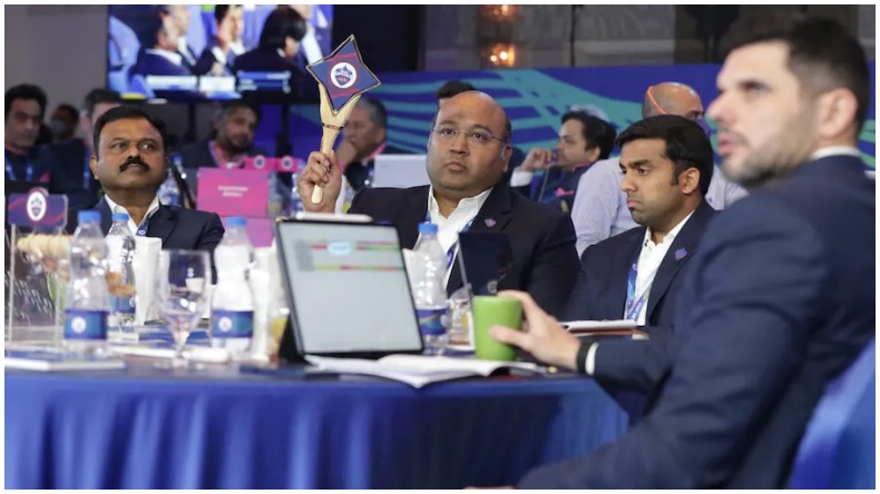 IPL Auction 2022 Live Updates:  लियम पर पंजाब ने छप्पर फाड़कर बरसाया पैसा, 11.50 करोड़ रुपये में खरीदा