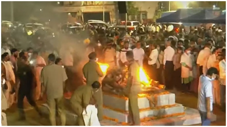 Lata Mangeshkar Funeral LIVE Updates: पंचतत्व में विलीन हुईं भारत रत्न लता मंगेशकर