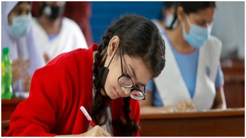 Board Exams 2022: कैंसिल नहीं होगी ICSE, CBSE और अन्य बोर्ड की ऑफलाइन परीक्षाएं, SC ने सुनाया फैसला