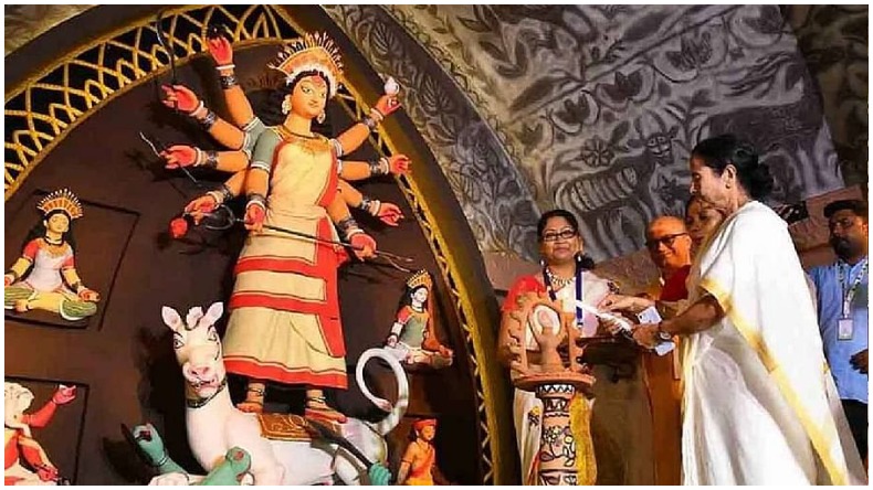 Bengal Durga Puja: बंगाल में एक माह पहले से शुरू हो जाएगा दुर्गा पूजा महोत्सव, ममता बनर्जी ने किया ऐलान