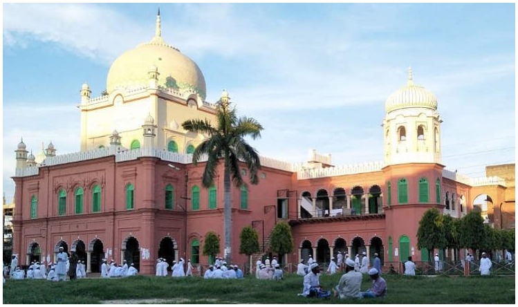 Darul Uloom Deoband: बच्चों को लेकर जारी फतवे ने पकड़ा तूल, सहारनपुर डीएम ने लगाई संस्था की वेबसाइट पर पाबंदी