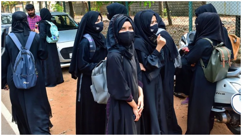 Hijab Controversy : उडुपी में आज से खुलेंगे स्कूल-कॉलेज, मुस्लिम छात्राओं ने कहा- जब तक नहीं मिलेगा न्याय…लड़ाई रहेगी जारी