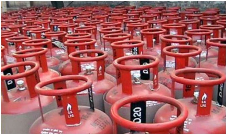 LPG Cylinder Price:  आज से 105 रूपये महंगा मिलेगा सिलेंडर, जानिए आपके शहर में क्या होगा गैस का दाम