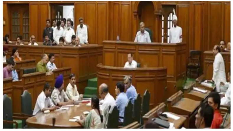 Delhi Assembly: दिल्ली विधानसभा में भिड़े AAP-BJP विधायक, नारेबाजी कर रहे 3 बीजेपी विधायकों को स्पीकर ने निकला