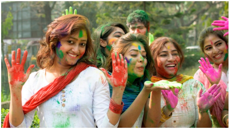 Holi 2022 : जानिए क्योँ होली के दिन पहने जाते हैं सफ़ेद कपड़े