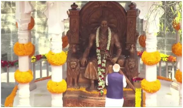 PM Modi in Pune:  प्रधानमंत्री मोदी ने छत्रपति शिवाजी महाराज की प्रतिमा का किया अनावरण, पुणे को लोगों को दी मेट्रो की सौगात