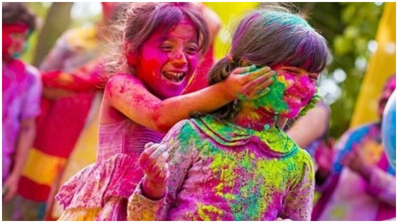 Holi 2022: चेहरे, बाल और नाखून से ऐसे छुड़ाएं रंग