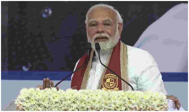 PM Modi in Gujarat:  रक्षा विश्वविद्यालय के दीक्षांत समारोह में पीएम मोदी बोले- बेटियों को अब सैनिक स्कूल में प्रवेश देगी सरकार