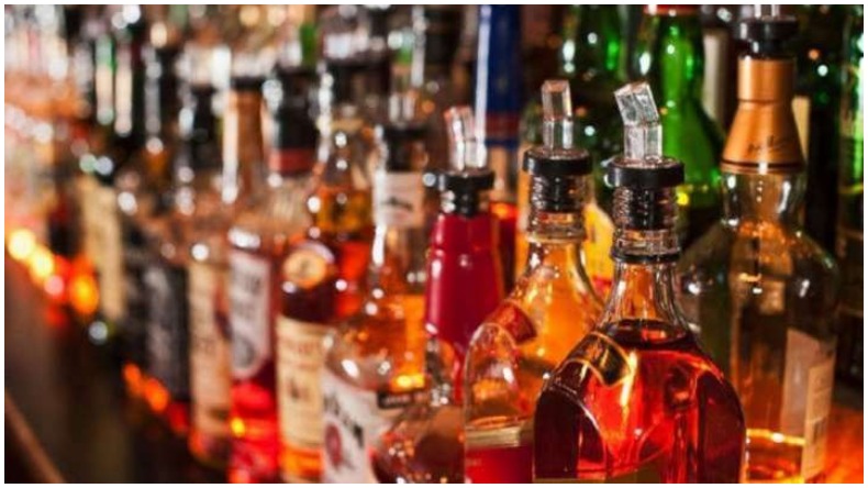 Discount on Liquor Price: पेट्रोल-डीज़ल हुआ महंगा तो शराब पर मिल रही छूट, जानें कितना मिल रहा डिस्काउंट