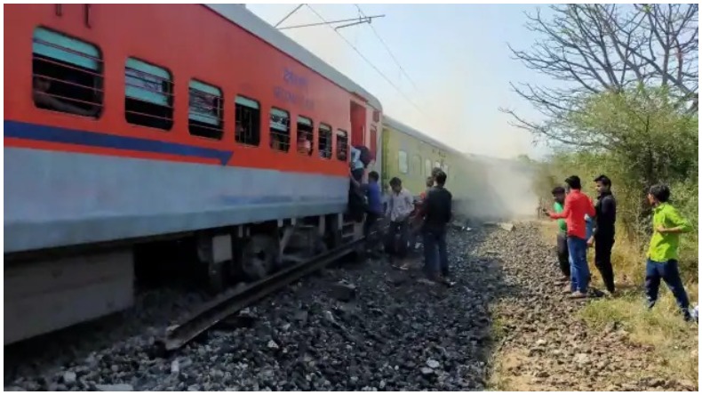 Nasik train accident: नासिक में जयनगर एक्सप्रेस के 11 डिब्बे पटरी से उतरे