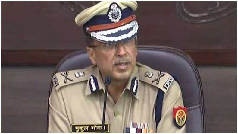 यूपी के DGP मुकुल गोयल पर गिरी गाज, पद से हटाए गए