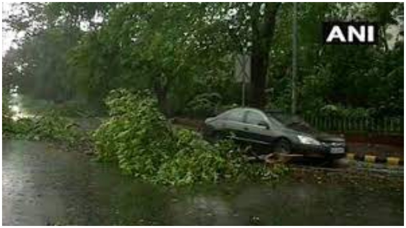 Heavy Rain in Delhi : दिल्ली में आंधी के साथ भारी बारिश, 58 उड़ानें लेट, दो निरस्त, कुप्रबंधन से सैकड़ों यात्री बेहाल