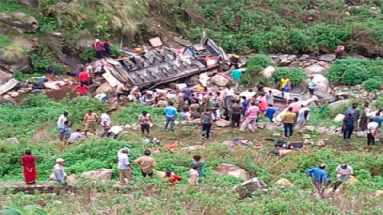 उत्तराखंड : यमुनोत्री धाम जा रही बस खाई में गिरी, 17 श्रद्धालुओं की मौत, रेस्क्यू जारी