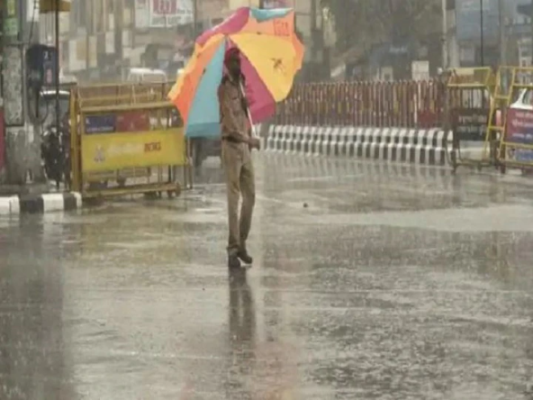 UP Weather: यूपी के आसमान में छाने लगे हैं बादल, जल्द मिलेगी उमस भरी गर्मी से राहत