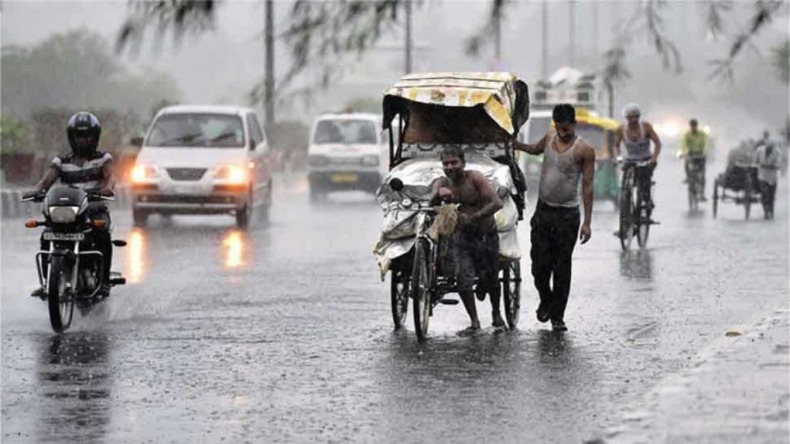 UP Weather Update : यूपी के इन जिलों में जारी हुआ हैवी रेन अलर्ट, अगले 3 दिनों में तेज बारिश की संभावना