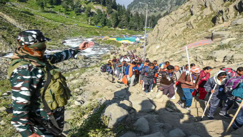 Amarnath Yatra: अमरनाथ में तीसरे दिन रेस्क्यू ऑपरेशन जारी, अब भी 40 से ज्यादा लोग लापता