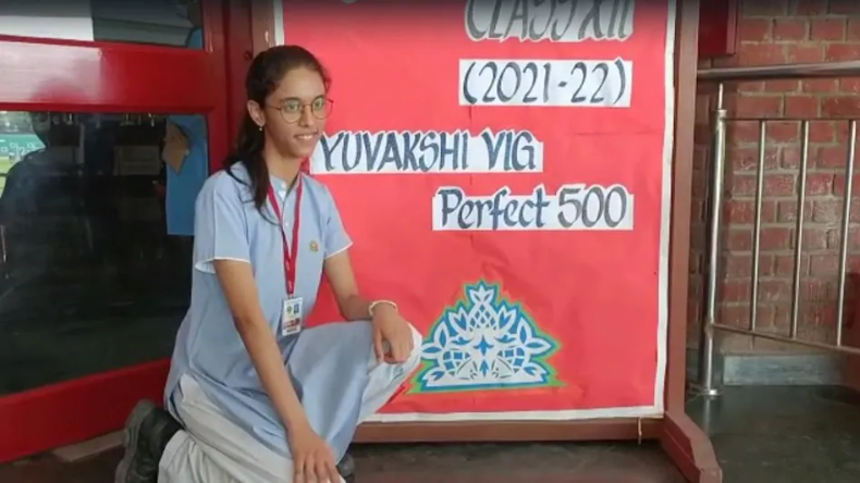 CBSE Boards 12th topper: नोएडा की युवाक्षी विग ने स्‍कोर किए 500 नंबर, बताया सफलता का मूलमंत्र