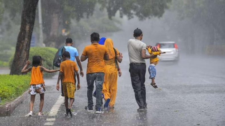 Delhi Artificial Rain: दिल्ली में नहीं होगी आर्टिफिशियल बारिश? जानें क्या है सरकार का प्रदूषण से निपटने के लिए प्लान