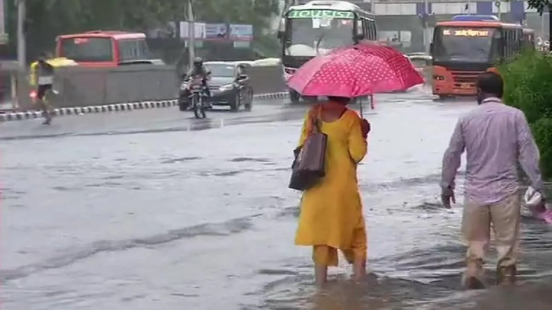 Heavy Rainfall in India: पहाड़ से लेकर मैदान तक बारिश का कहर, गुजरात-राजस्थान में अलर्ट