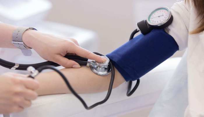 Control Blood Pressure: ब्लड प्रेशर को पानी पीकर भी कर सकते कम, जानें कैसे?