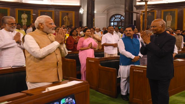 ‘दलगत राजनीति से ऊपर उठें पार्टियां’ कहते हुए राष्ट्रपति कोविंद ने ली पद से विदाई, देखें तस्वीरें