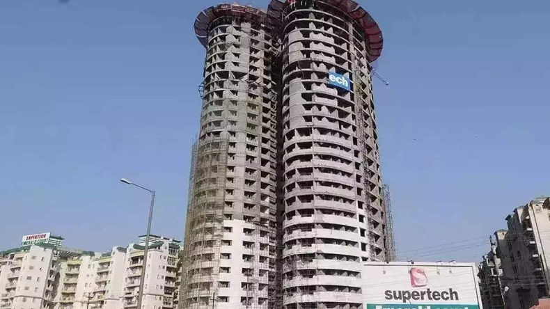 Noida Twin Towers: ट्वीन टावर गिराने से पहले पाइप लाइन का हुआ 2.5 करोड़ में बीमा, ये थी वजह