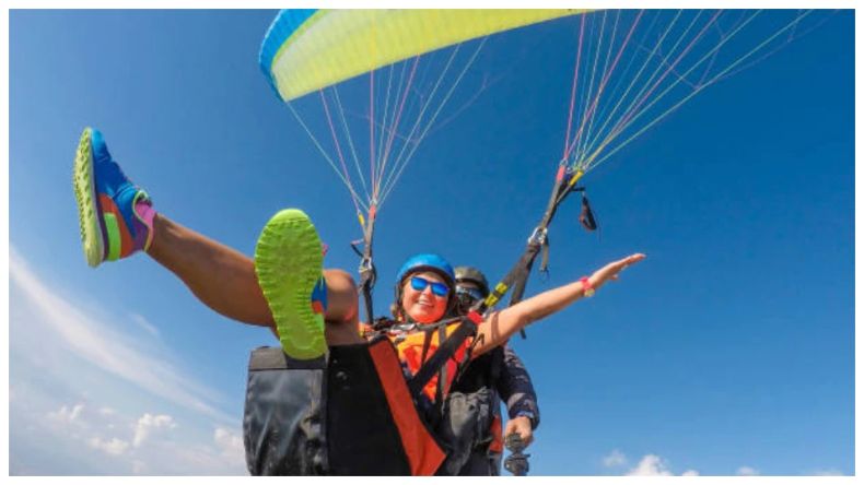 Paragliding :बिना पर उड़ें, जानें भारत में बेस्ट पैराग्लाइडिंग टूरिस्ट स्पॉट्स