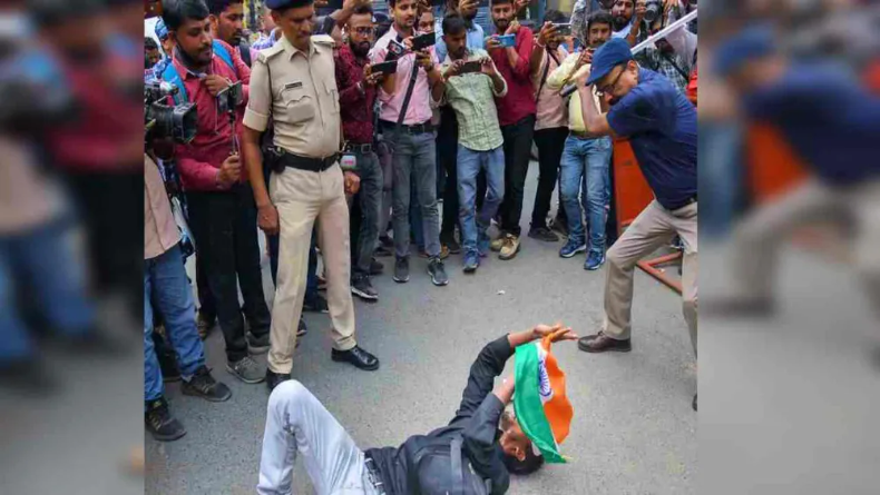 BTET candidates beat up case: बिहार के अभ्यर्थियों पर डंडे चलाने वाले ADM पर गिरी गाज, नप गए