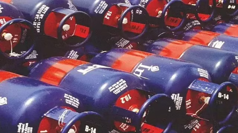 LPG Price: एलपीजी सिलेंडर आज से 100 रुपये सस्ता, जानिए आपके शहर में क्या है नया रेट