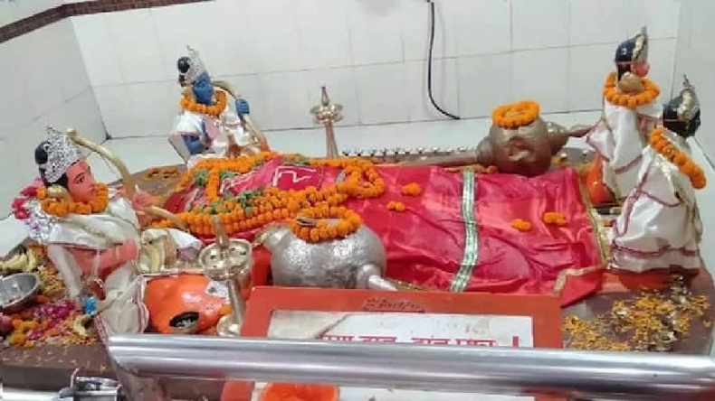 Uttar Pradesh: लखनऊ के लेटे हनुमान मंदिर में तोड़फोड़, ध्वज को भी फाड़ने की कोशिश