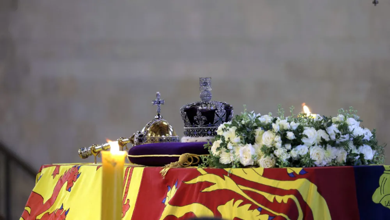 Queen Elizabeth Funeral: क्या आपको पता है महारानी के ताबूत में लगे हैं कितने हीरे ?