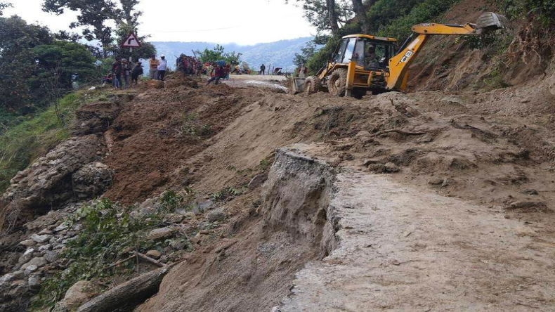 Landslide In Nepal: नेपाल में भारी बारिश से भूस्खलन, 17 की मौत, 10 लापता