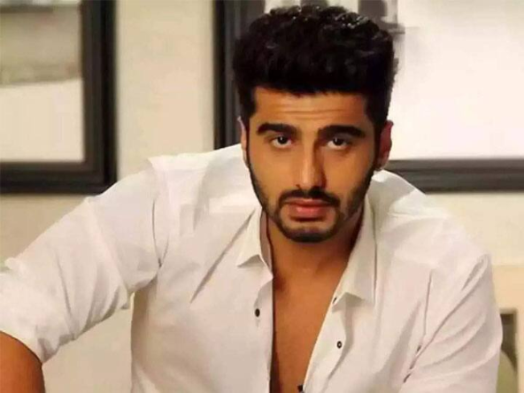 Arjun Kapoor अगली फिल्म की शूटिंग के लिए दुबई हुए रवाना, फ्लाइट में इस एक्ट्रेस को करने लगे याद