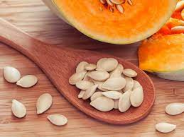 Pumpkin Seeds: क्या आप मोटापे का शिकार है, तो आपके लिए रामबाण है कद्दू के बीज..