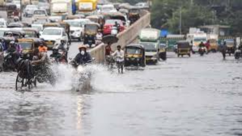 Weather Update: पहाड़ से मैदान तक बारिश का कहर जारी, जानें देश के इन हिस्सों के मौसम का हाल