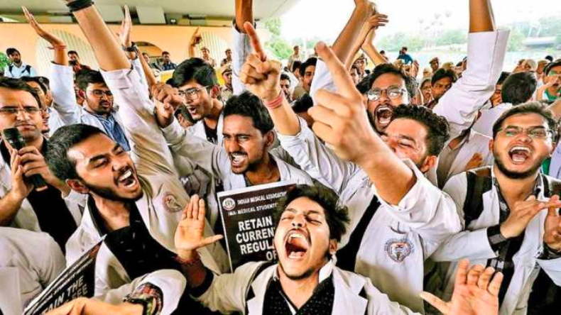 MBBS in Hindi : MP में पहली बार हिंदी में पढ़ाई जाएगी डॉक्टरी! तीन किताबें तैयार