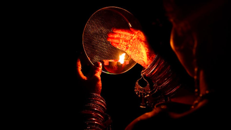 Karwa Chauth के दिन नवविवाहित महिलाऐं इन बातों का रखें ध्यान